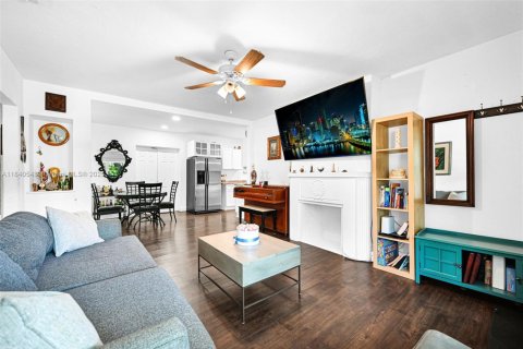 Villa ou maison à vendre à El Portal, Floride: 4 chambres, 138.98 m2 № 2005272 - photo 6