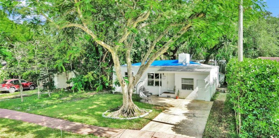Villa ou maison à El Portal, Floride 4 chambres, 138.98 m2 № 2005272