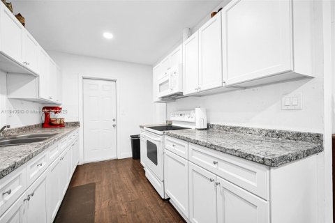 Villa ou maison à vendre à El Portal, Floride: 4 chambres, 138.98 m2 № 2005272 - photo 10