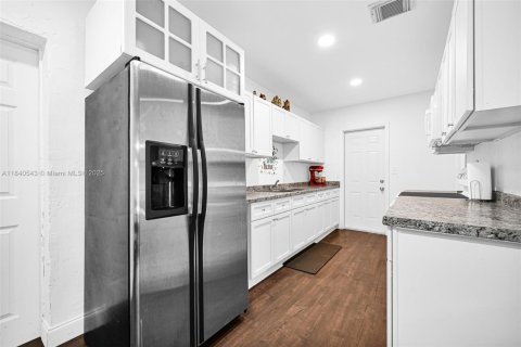 Villa ou maison à vendre à El Portal, Floride: 4 chambres, 138.98 m2 № 2005272 - photo 9