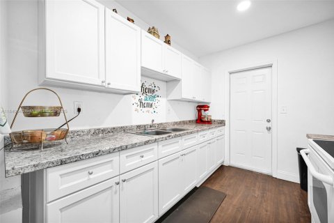 Villa ou maison à vendre à El Portal, Floride: 4 chambres, 138.98 m2 № 2005272 - photo 11