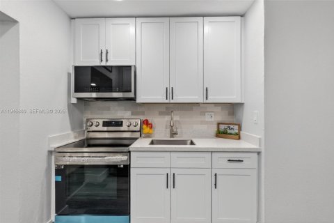 Купить виллу или дом в Форт-Лодердейл, Флорида 3 спальни, 112.32м2, № 2002986 - фото 12