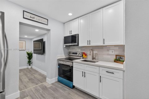 Купить виллу или дом в Форт-Лодердейл, Флорида 3 спальни, 112.32м2, № 2002986 - фото 13