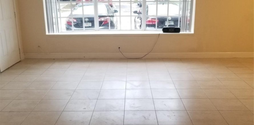 Condo in Lauderhill, Florida, 3 bedrooms № 909941