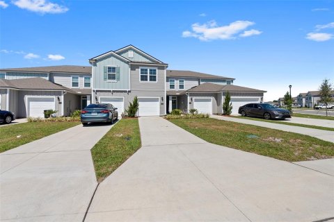 House in Palm Coast, Florida 3 bedrooms, 163.32 sq.m. № 1919207 - photo 1