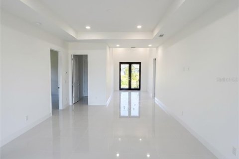 Villa ou maison à vendre à Cape Coral, Floride: 4 chambres, 176.89 m2 № 2404894 - photo 5