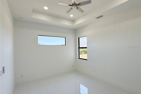 Villa ou maison à vendre à Cape Coral, Floride: 4 chambres, 176.89 m2 № 2404894 - photo 18