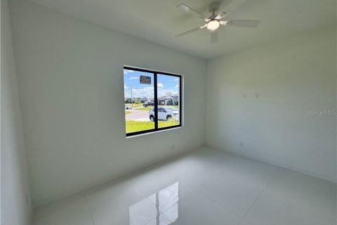 Villa ou maison à vendre à Cape Coral, Floride: 4 chambres, 176.89 m2 № 2404894 - photo 12