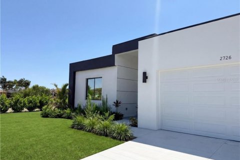 Villa ou maison à vendre à Cape Coral, Floride: 4 chambres, 176.89 m2 № 2404894 - photo 2