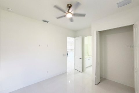 Villa ou maison à vendre à Cape Coral, Floride: 4 chambres, 176.89 m2 № 2404894 - photo 15