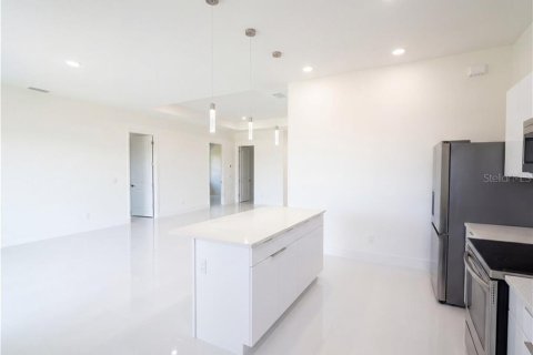 Villa ou maison à vendre à Cape Coral, Floride: 4 chambres, 176.89 m2 № 2404894 - photo 11