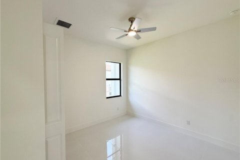 Villa ou maison à vendre à Cape Coral, Floride: 4 chambres, 176.89 m2 № 2404894 - photo 16