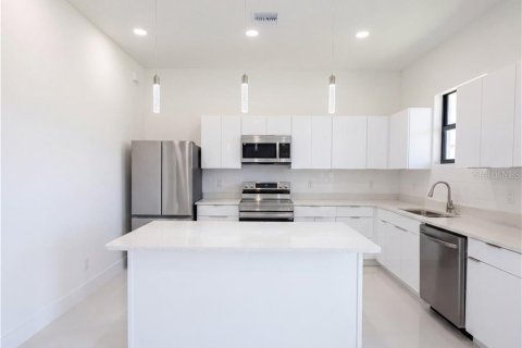 Villa ou maison à vendre à Cape Coral, Floride: 4 chambres, 176.89 m2 № 2404894 - photo 8