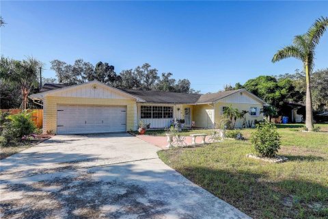 Villa ou maison à Brandon, Floride 4 chambres, 155.52 m2 № 2416768