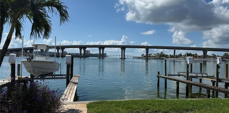 Villa ou maison à Saint Pete Beach, Floride 3 chambres, 222.5 m2 № 1885275