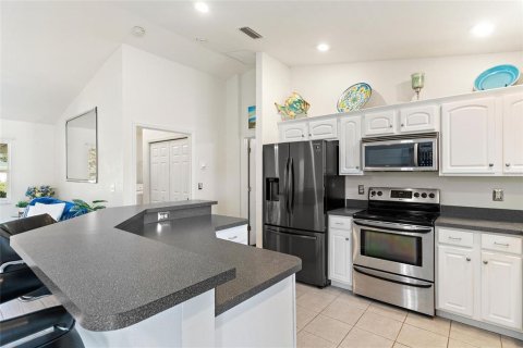 House in Indian lake estates, Florida 3 bedrooms, 155.52 sq.m. № 2220266 - photo 3