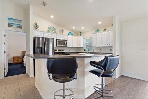 House in Indian lake estates, Florida 3 bedrooms, 155.52 sq.m. № 2220266 - photo 7