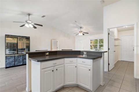 House in Indian lake estates, Florida 3 bedrooms, 155.52 sq.m. № 2220266 - photo 9