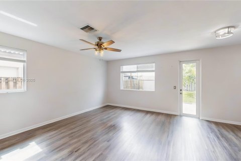 House in Homestead, Florida 4 bedrooms, 195.47 sq.m. № 1850831 - photo 23