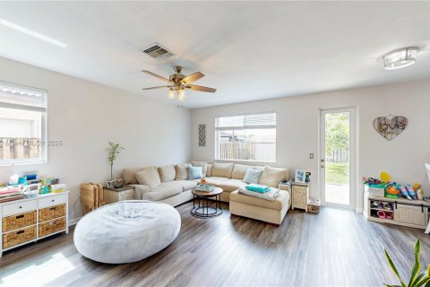 House in Homestead, Florida 4 bedrooms, 195.47 sq.m. № 1850831 - photo 22