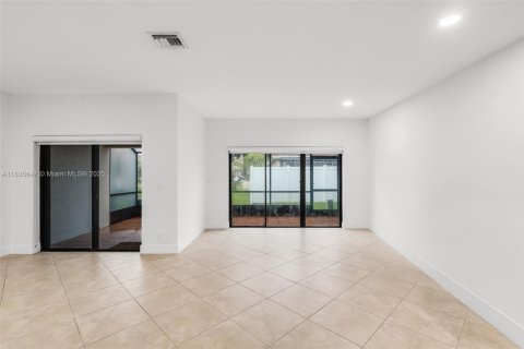 Adosado en venta en Aventura, Florida, 3 dormitorios, 141.21 m2 № 1819865 - foto 5