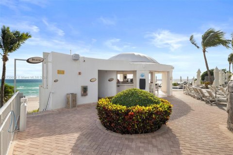 Condominio en venta en Sunny Isles Beach, Florida, 51.19 m2 № 1874309 - foto 29