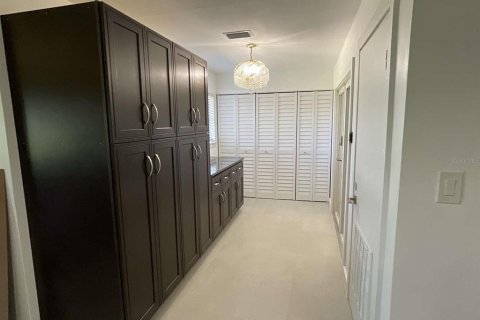 House in Frostproof, Florida 3 bedrooms, 195.09 sq.m. № 1614115 - photo 5
