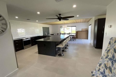 House in Frostproof, Florida 3 bedrooms, 195.09 sq.m. № 1614115 - photo 9