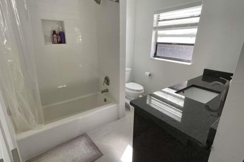 House in Frostproof, Florida 3 bedrooms, 195.09 sq.m. № 1614115 - photo 17