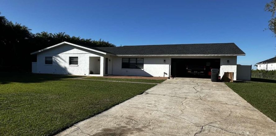 House in Frostproof, Florida 3 bedrooms, 195.09 sq.m. № 1614115