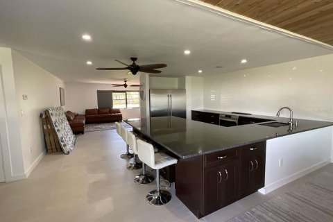 House in Frostproof, Florida 3 bedrooms, 195.09 sq.m. № 1614115 - photo 10