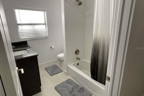 House in Frostproof, Florida 3 bedrooms, 195.09 sq.m. № 1614115 - photo 14
