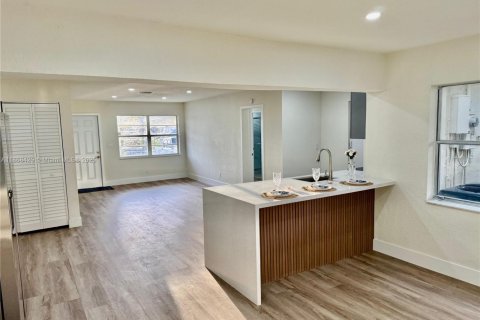 Casa en venta en Lauderhill, Florida, 4 dormitorios, 120.96 m2 № 1926987 - foto 2