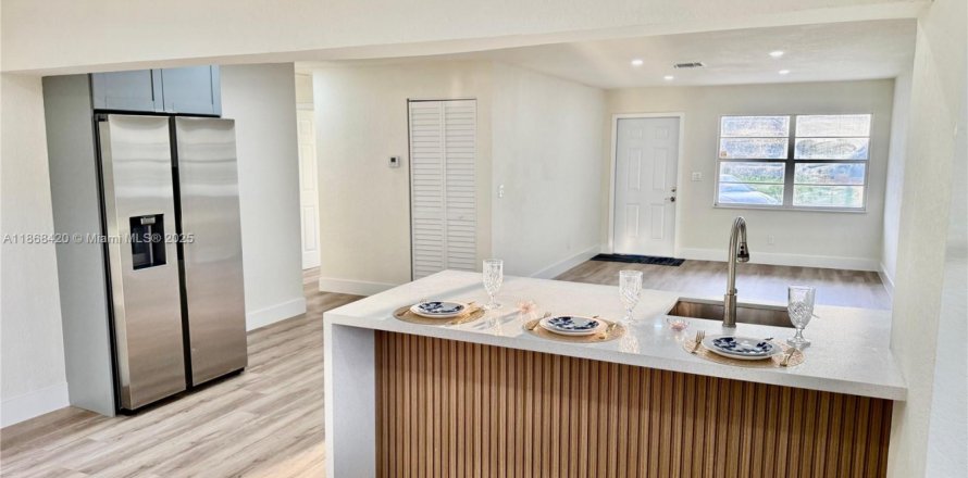 Casa en Lauderhill, Florida 4 dormitorios, 120.96 m2 № 1926987