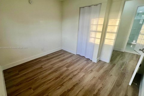 Casa en venta en Lauderhill, Florida, 4 dormitorios, 120.96 m2 № 1926987 - foto 9