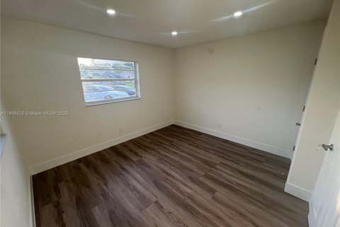 Casa en venta en Lauderhill, Florida, 4 dormitorios, 120.96 m2 № 1926987 - foto 11