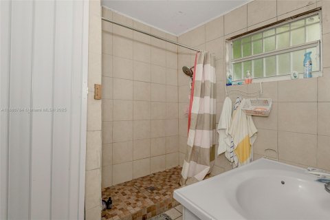 Villa ou maison à vendre à Miami, Floride: 2 chambres, 74.32 m2 № 1955468 - photo 25