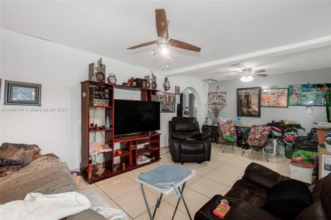 Купить виллу или дом в Майами, Флорида 2 спальни, 74.32м2, № 1955468 - фото 11