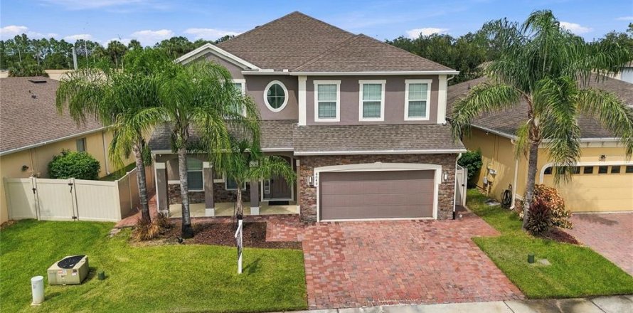 House in Orlando, Florida 4 bedrooms, 265.24 sq.m. № 2393615