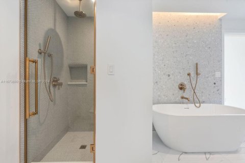Condo in Miami, Florida, 4 bedrooms  № 1864603 - photo 10