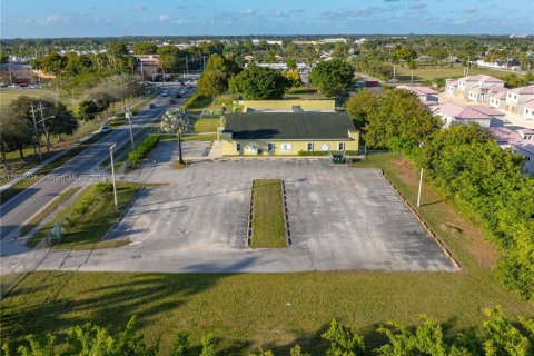 Propiedad comercial en venta en Homestead, Florida № 1981518 - foto 8