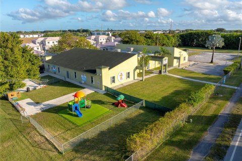 Propiedad comercial en venta en Homestead, Florida № 1981518 - foto 4