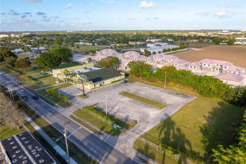 Propiedad comercial en venta en Homestead, Florida № 1981518 - foto 7