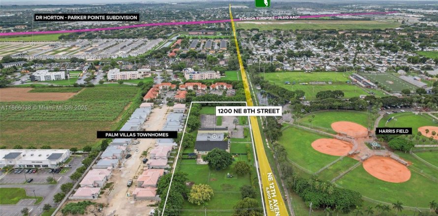 Propiedad comercial en Homestead, Florida № 1981518