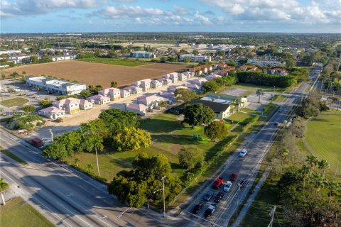 Propiedad comercial en venta en Homestead, Florida № 1981518 - foto 10