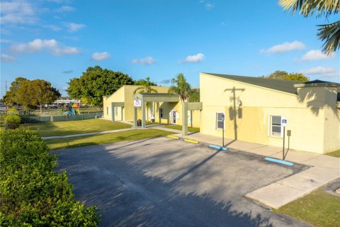 Propiedad comercial en venta en Homestead, Florida № 1981518 - foto 5