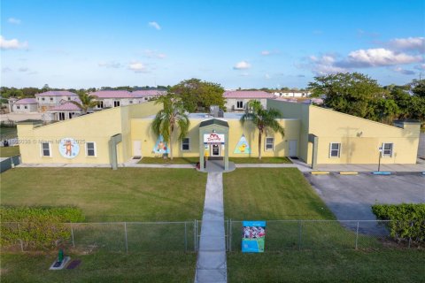 Propiedad comercial en venta en Homestead, Florida № 1981518 - foto 3