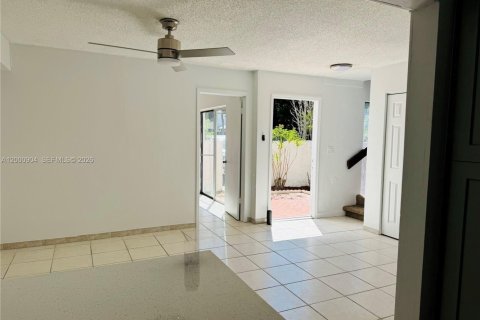 Touwnhouse à louer à Miami, Floride: 3 chambres, 128.02 m2 № 2065624 - photo 5