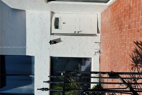 Touwnhouse à louer à Miami, Floride: 3 chambres, 128.02 m2 № 2065624 - photo 11