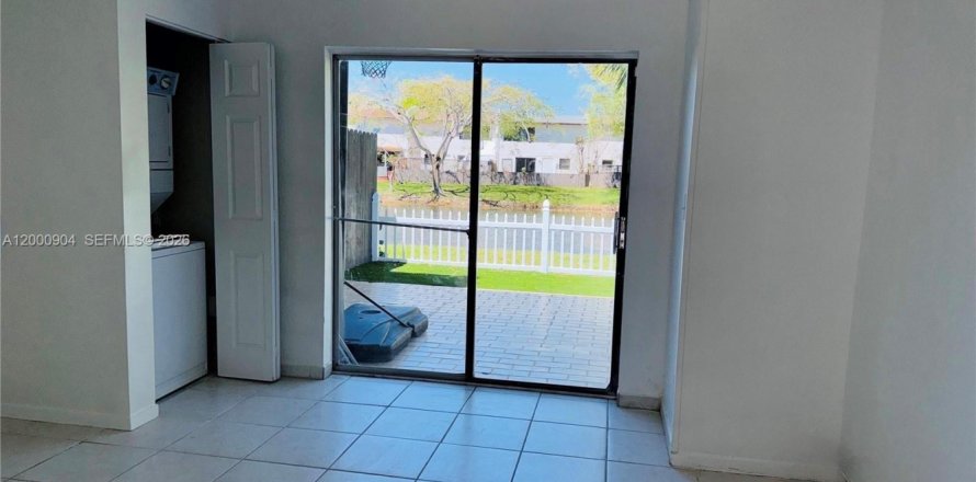 Touwnhouse à Miami, Floride 3 chambres, 128.02 m2 № 2065624